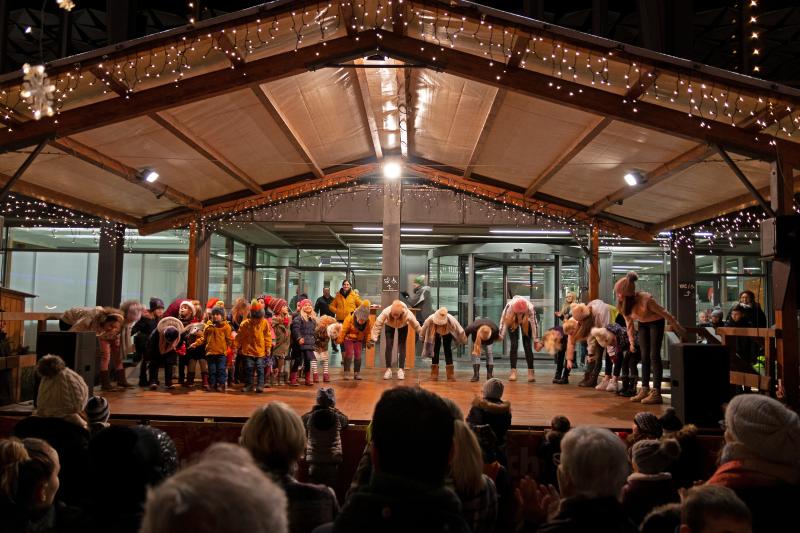 Applaus für den TSC Achern beim Weihnachtsmarkt-Auftritt